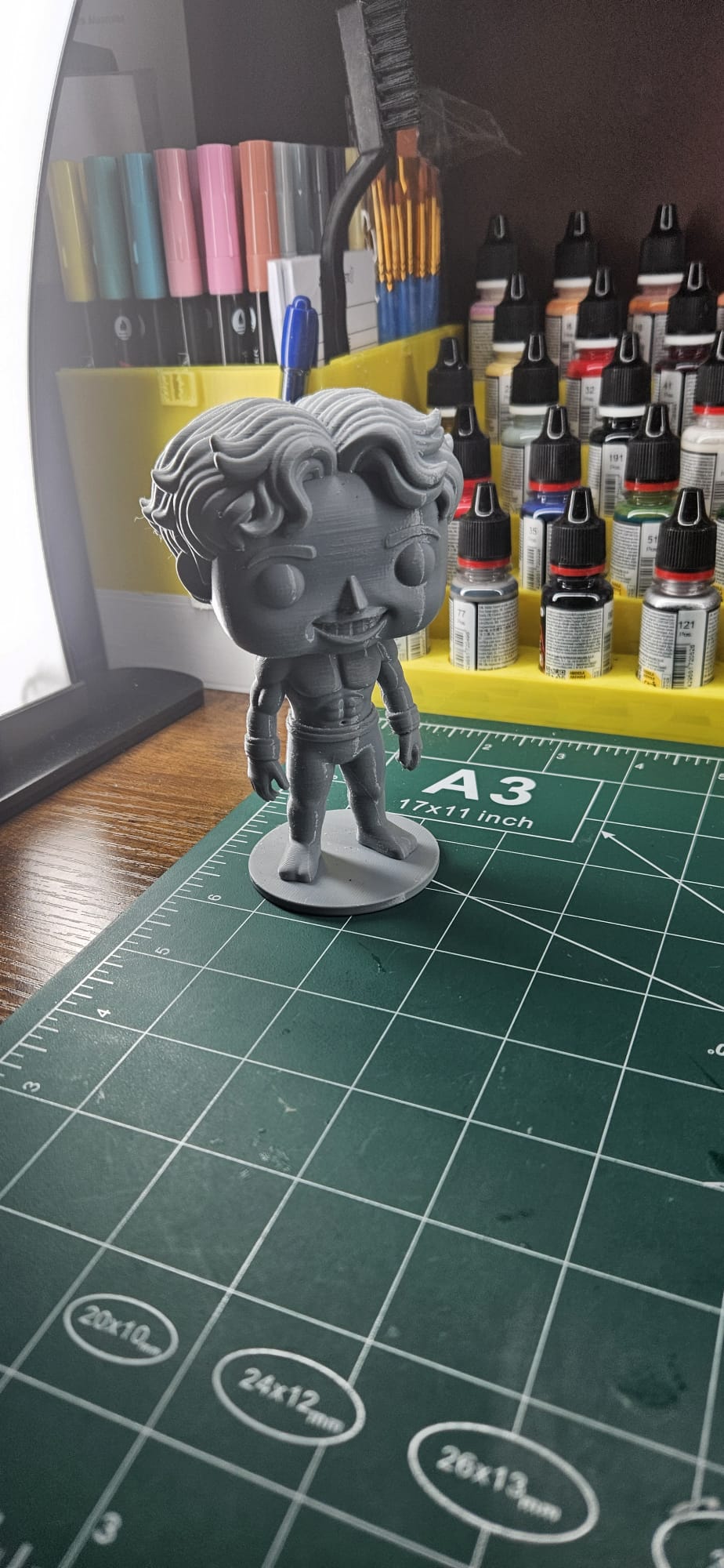 Figura impresa en 3D preparada para pintar