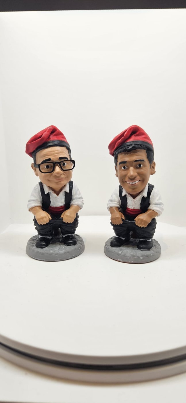 Los dos caganers personalizados terminados