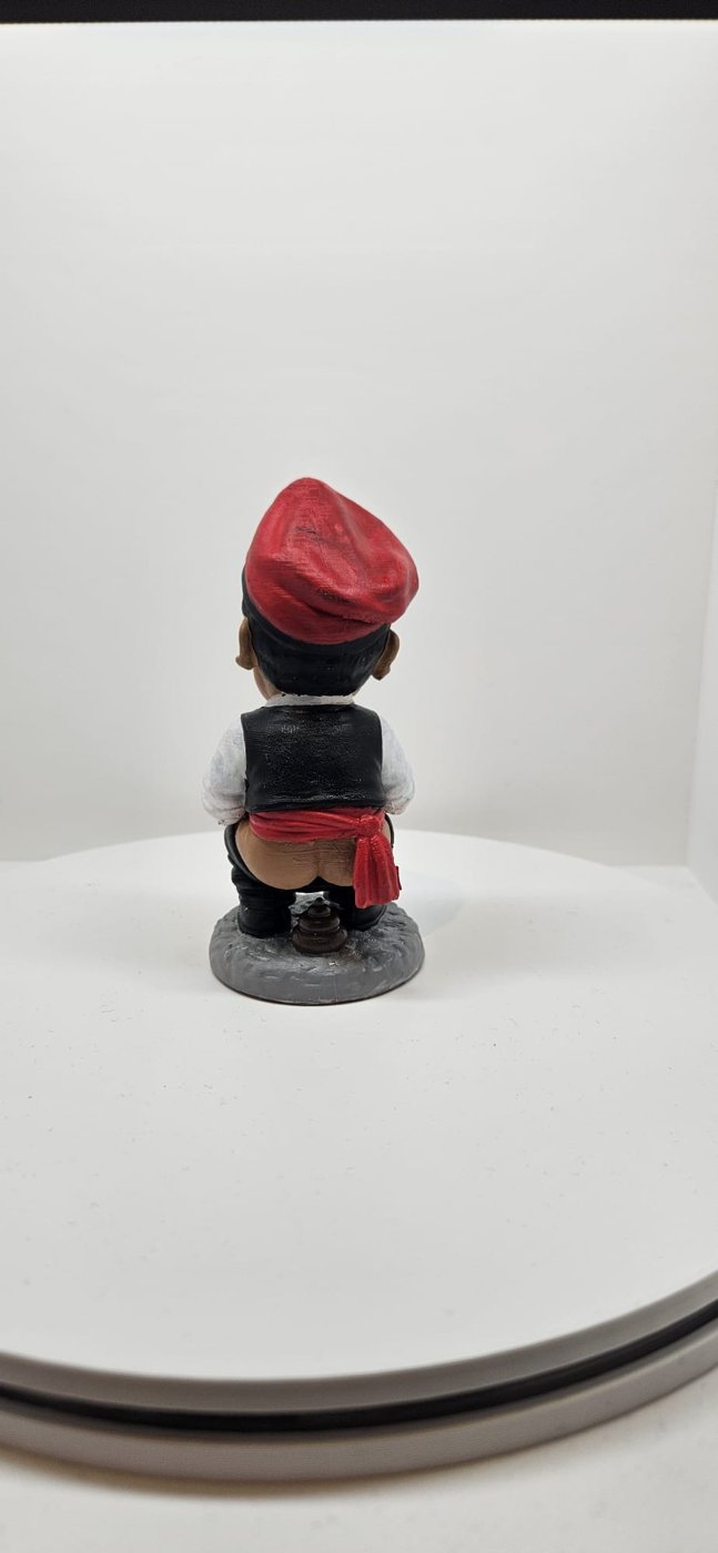 Vista trasera de los caganers con su faja roja
